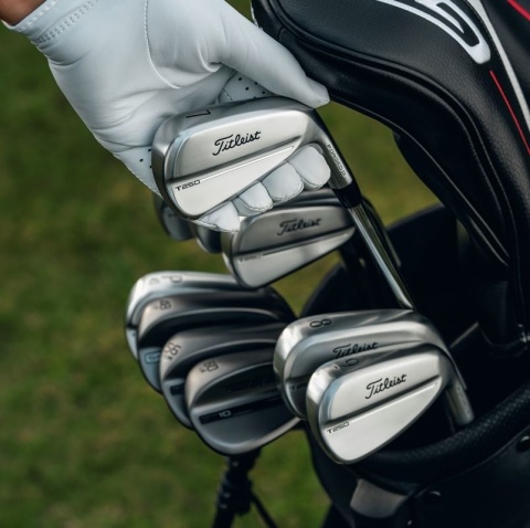 Titleist, zestaw kijów ironów do golfa model T250, 5-PW-SW (stalowy shaft regular)